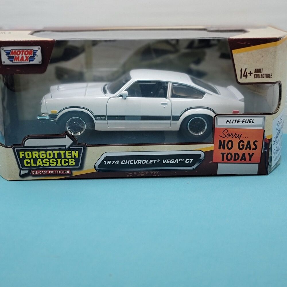MOTORMAX 1974 Chevrolet Vega GT White 1:24 Diecast Model Car Forgotten Classics